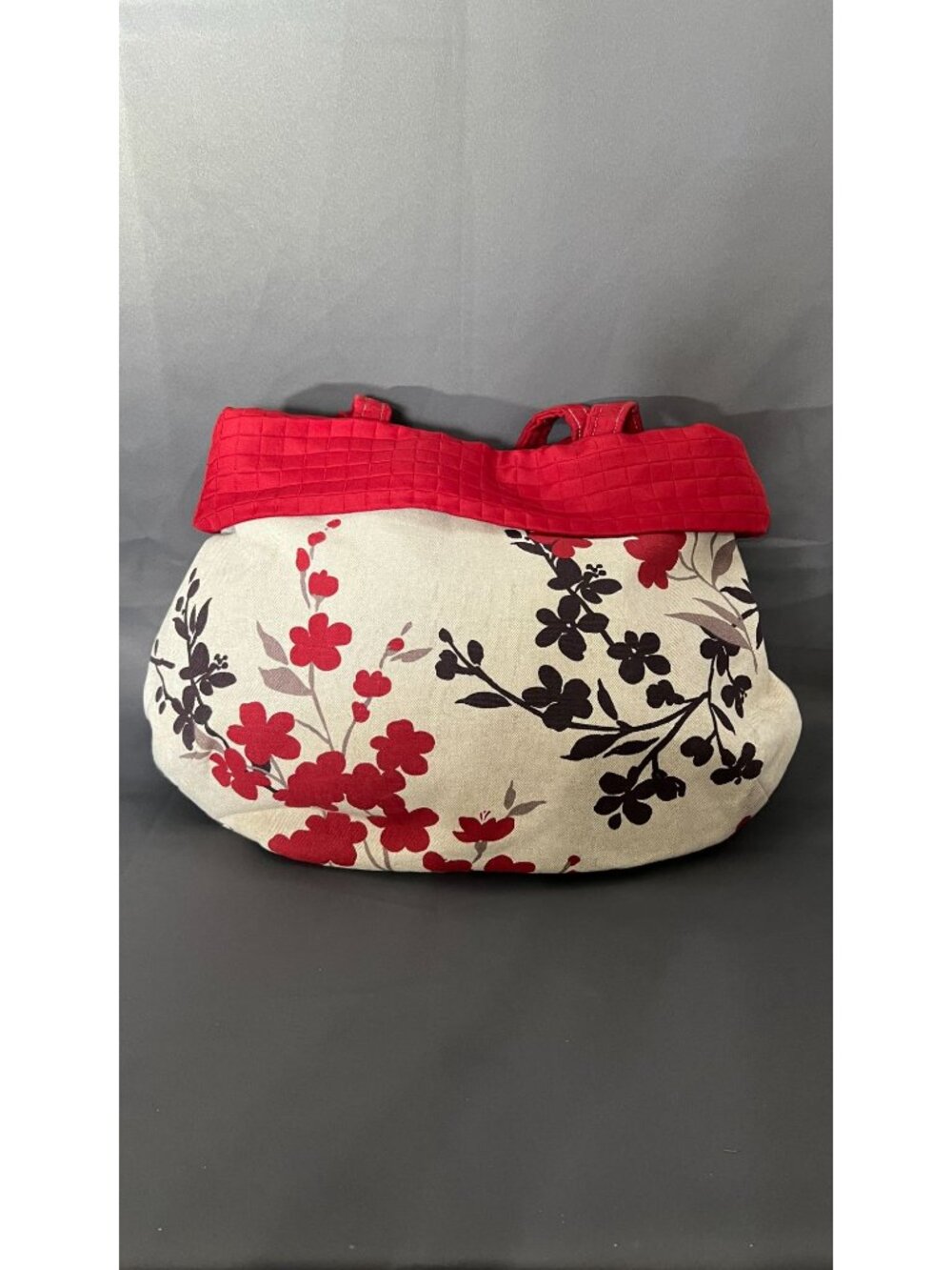 Floral Canvas Tote Bag With Quilted Red Accent & Magnetic Closure Spacious Inter